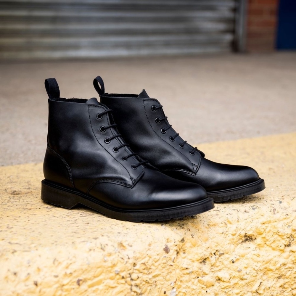 Solovair Premium 6 Eye Derby Boot / Black / Size 7.5 US